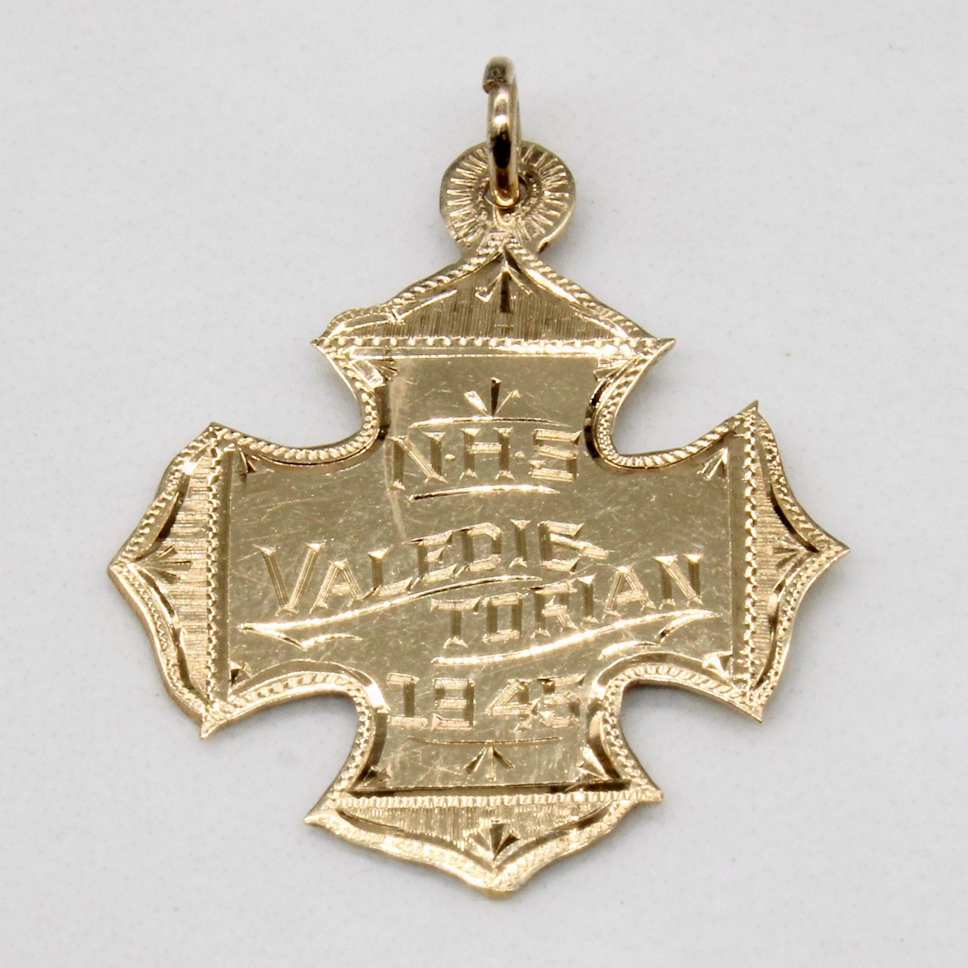 Elegant Outline 10k Yellow Gold Engraved "NHS Valedictorian 1945" Pendant