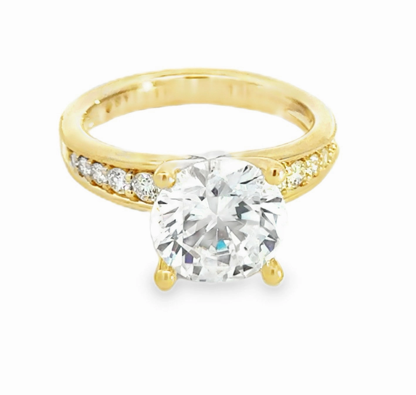 Understated Feature Stylish Form 14K Round Cut Multi Stone Diamond Engagement Ring
