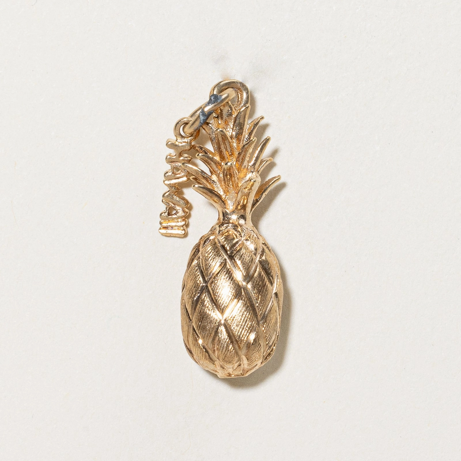 14k Yellow Gold Pineapple & 'Hawaii' Charm | Soft Light Bright Accent
