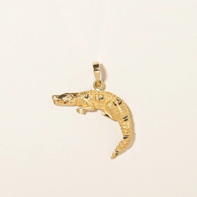 Glow Detail Editorial Look 18k Yellow Gold Alligator Charm
