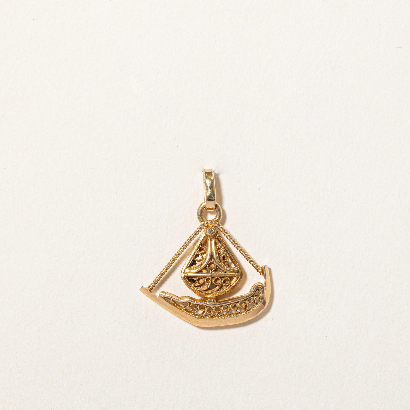 Modern Minimal Party Favorite 18k Yellow Gold Boat Charm