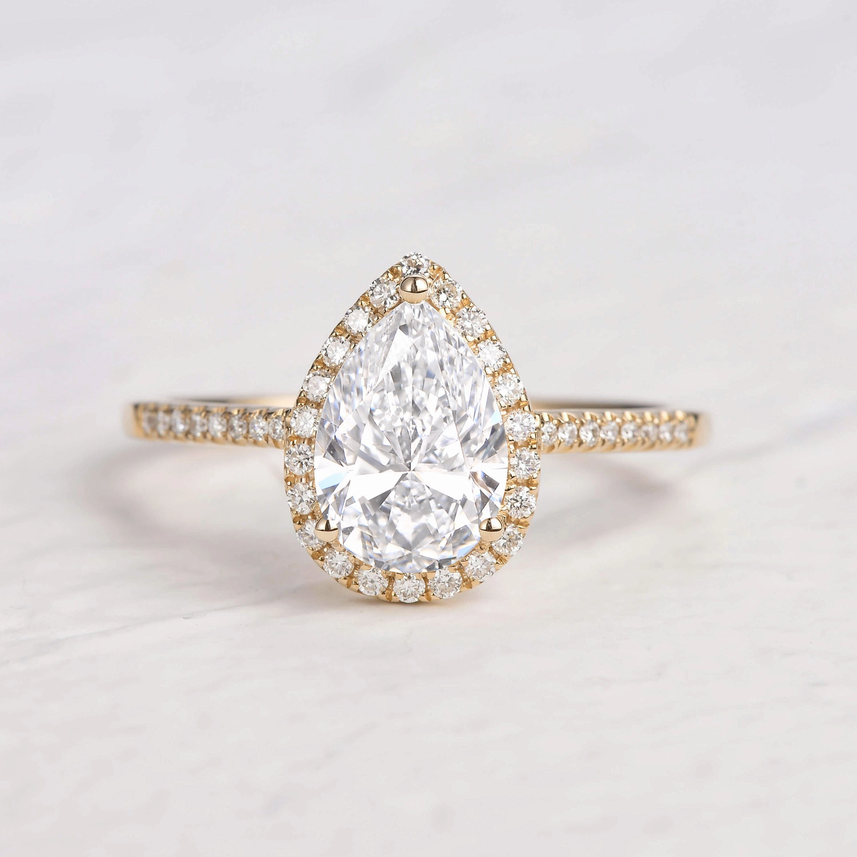 Vibrant Shine Pieces Stylish Element 1.0-2.0ct Pear Shaped Lab Grown Diamond Classic Halo Gold Ring