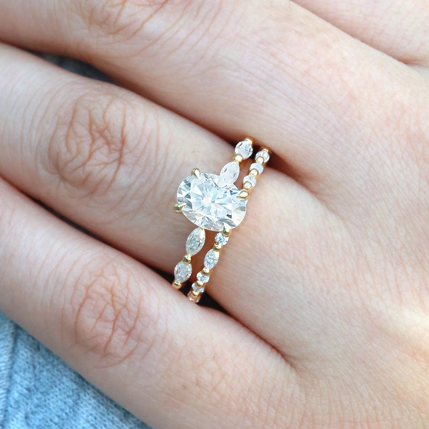 1.5ct Oval Cut Moissanite Pave Vintage Solitaire Ring Set 2pcs Stylish Twist