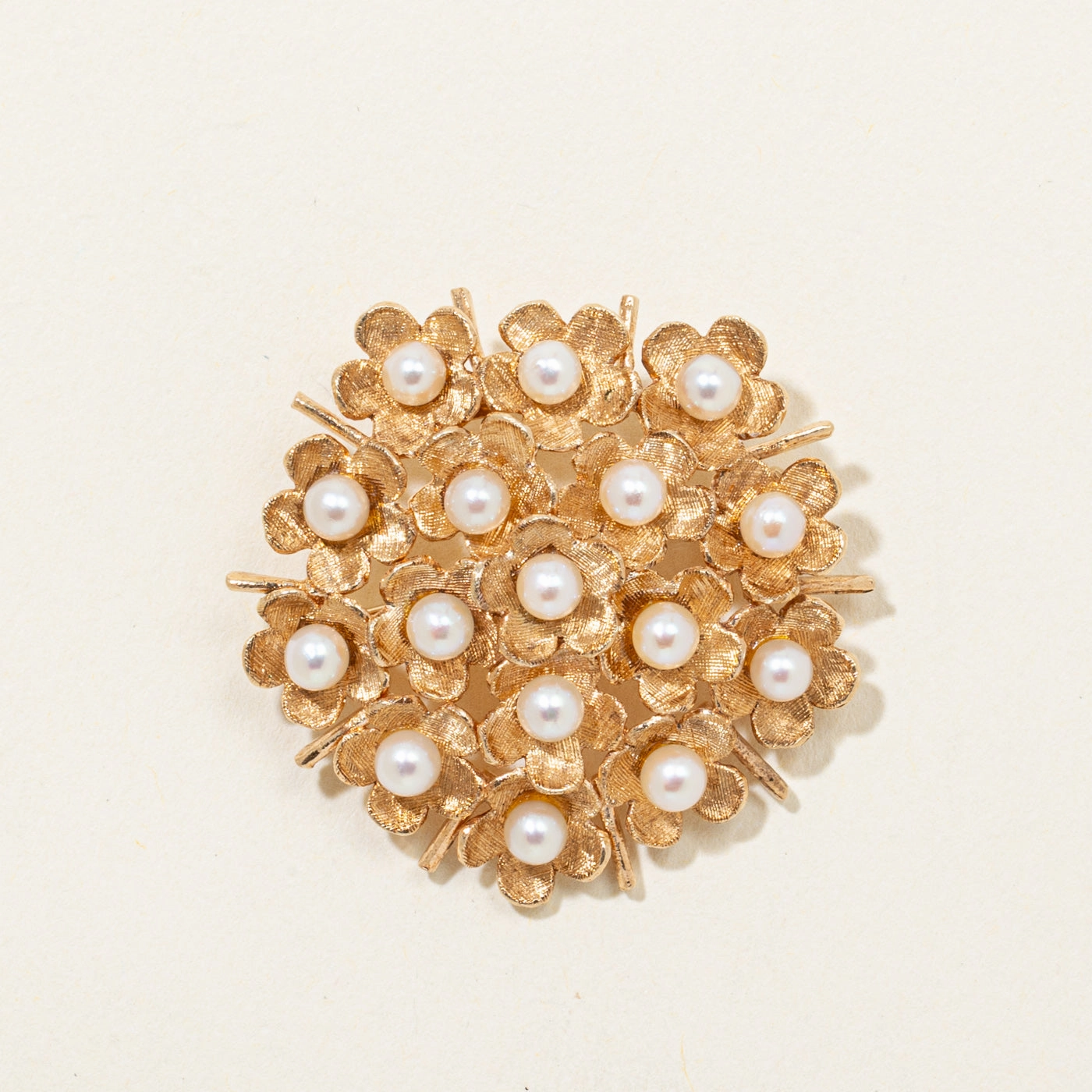 'Birks' Pearl Flower Patch Brooch Trendy Accessories Refined Glow