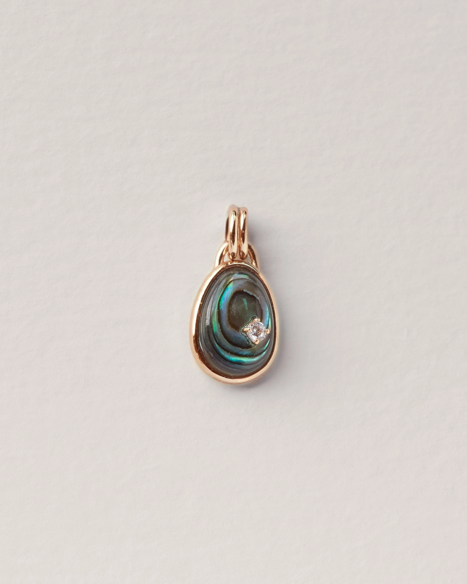 Daily Look Chic Shape Abalone Canyon Charm