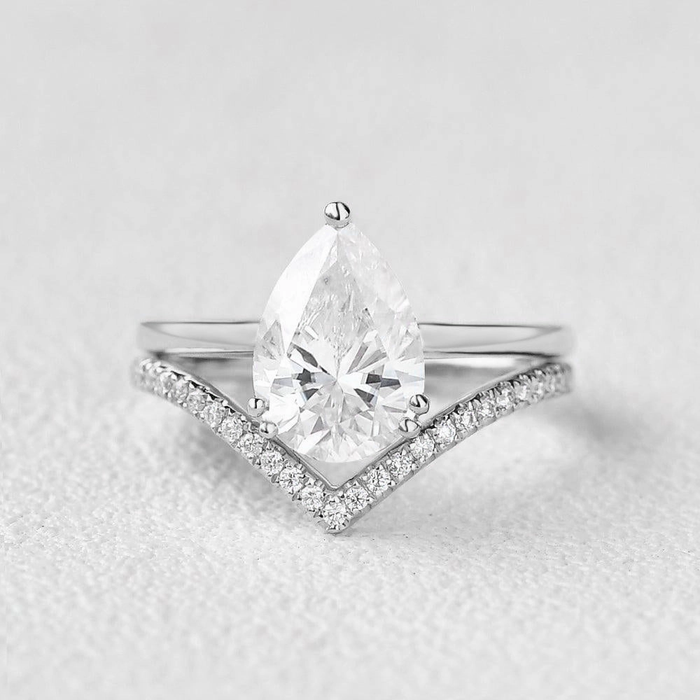 Distinctive Piece 2.0ct Pear Shaped Moissanite Ring Set 2pcs