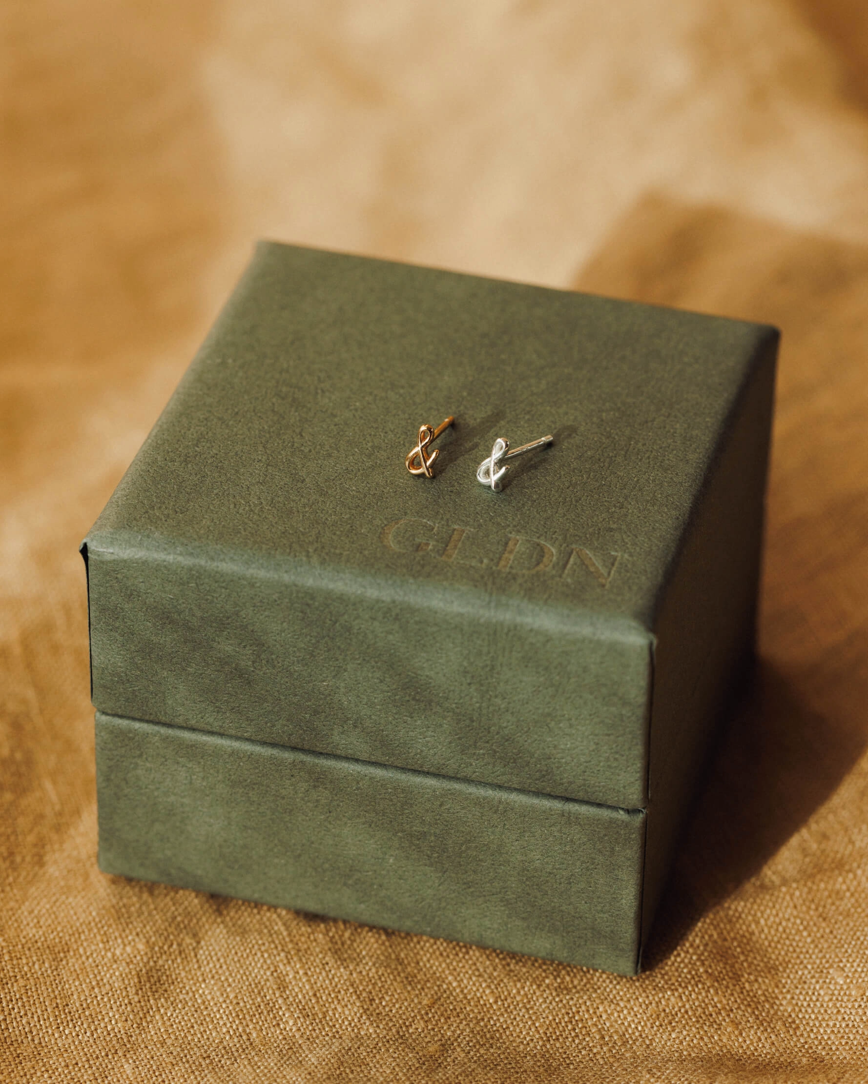 Ampersand Studs Trendy Finish