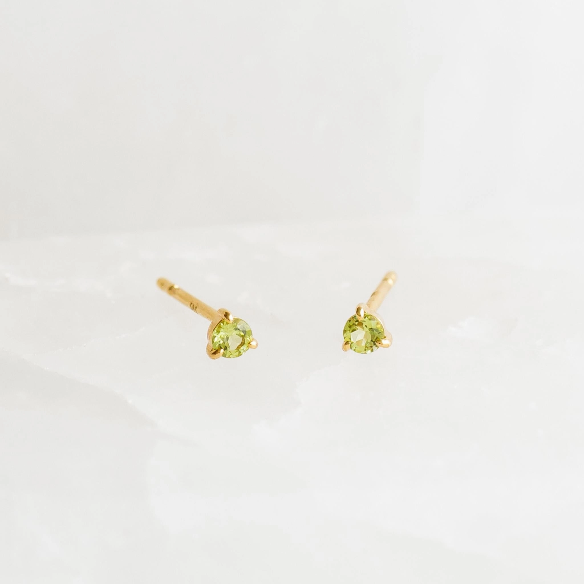 August Birthstone Stud Earrings 14k Gold - Olivine Urban Style
