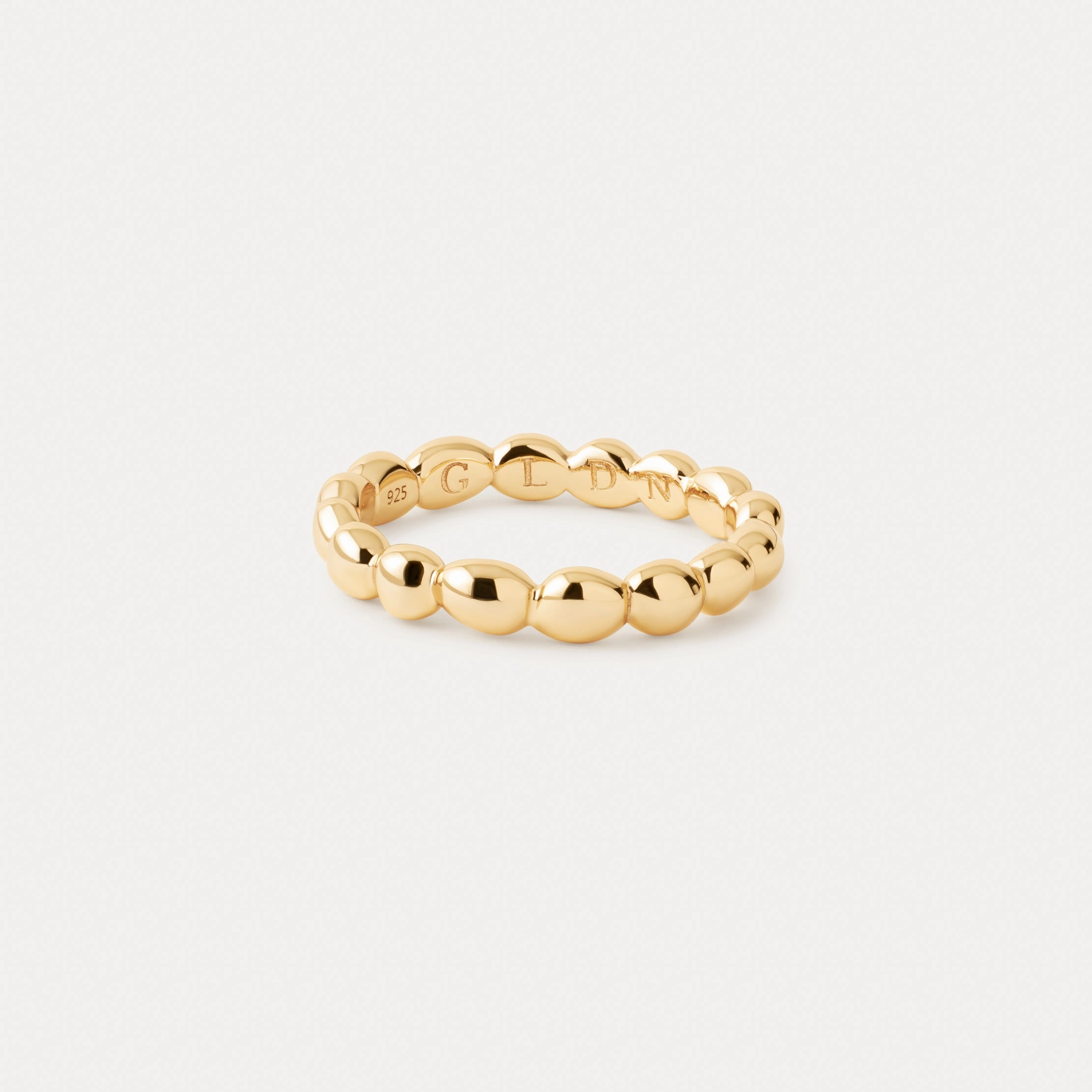 Stunning Detail Soft Spark Skipping Stone Ring