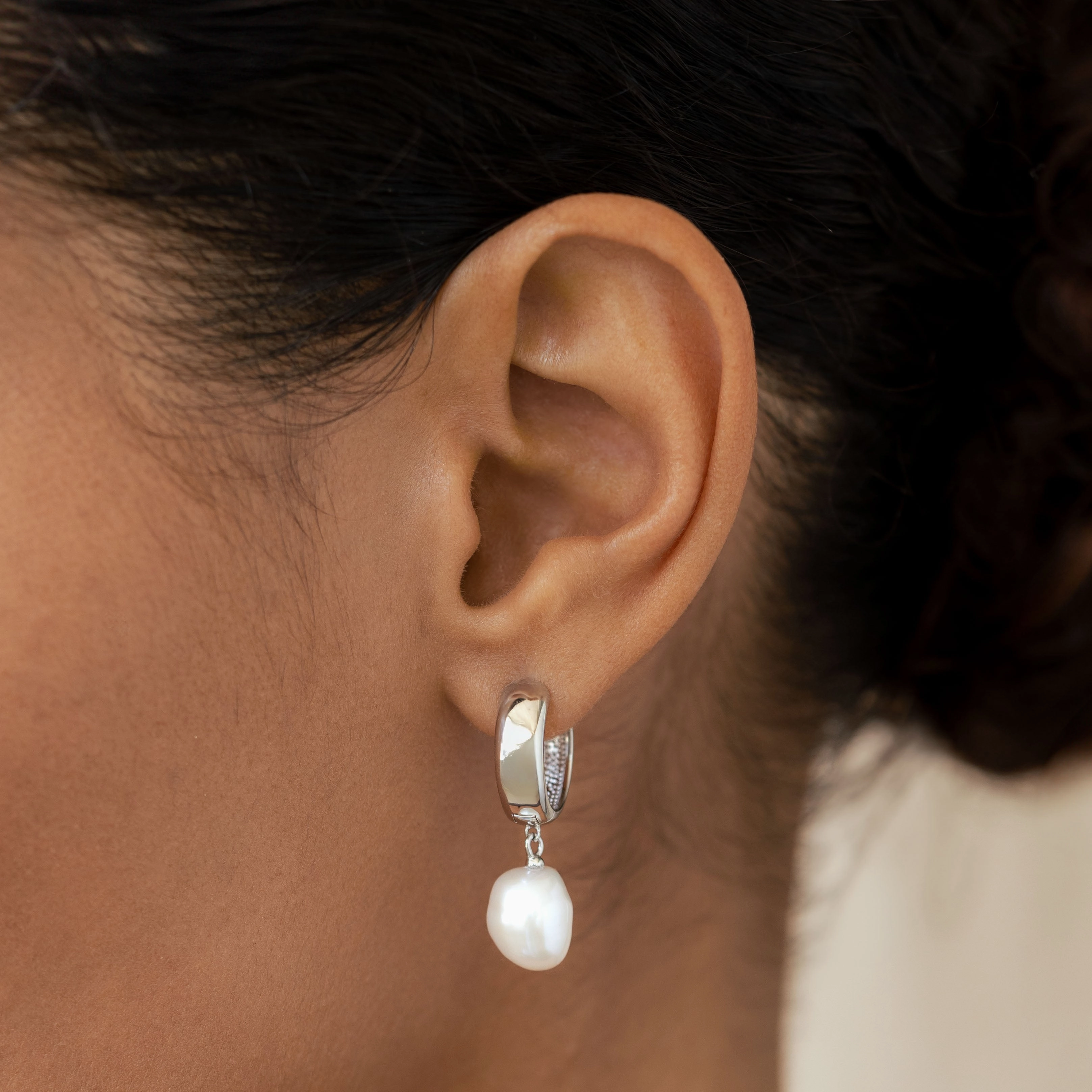 family gathering Baroque Pearl Chunky Hoop Earrings Silver - Meredith