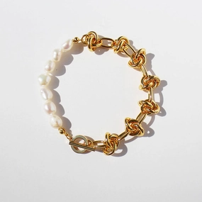 Bella Toggle Lock Pearl Bracelet Handmade Jewelry Clean Texture