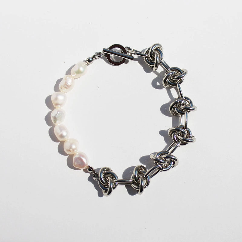 soft look Timeless Accent Bella Toggle Lock Pearl Bracelet