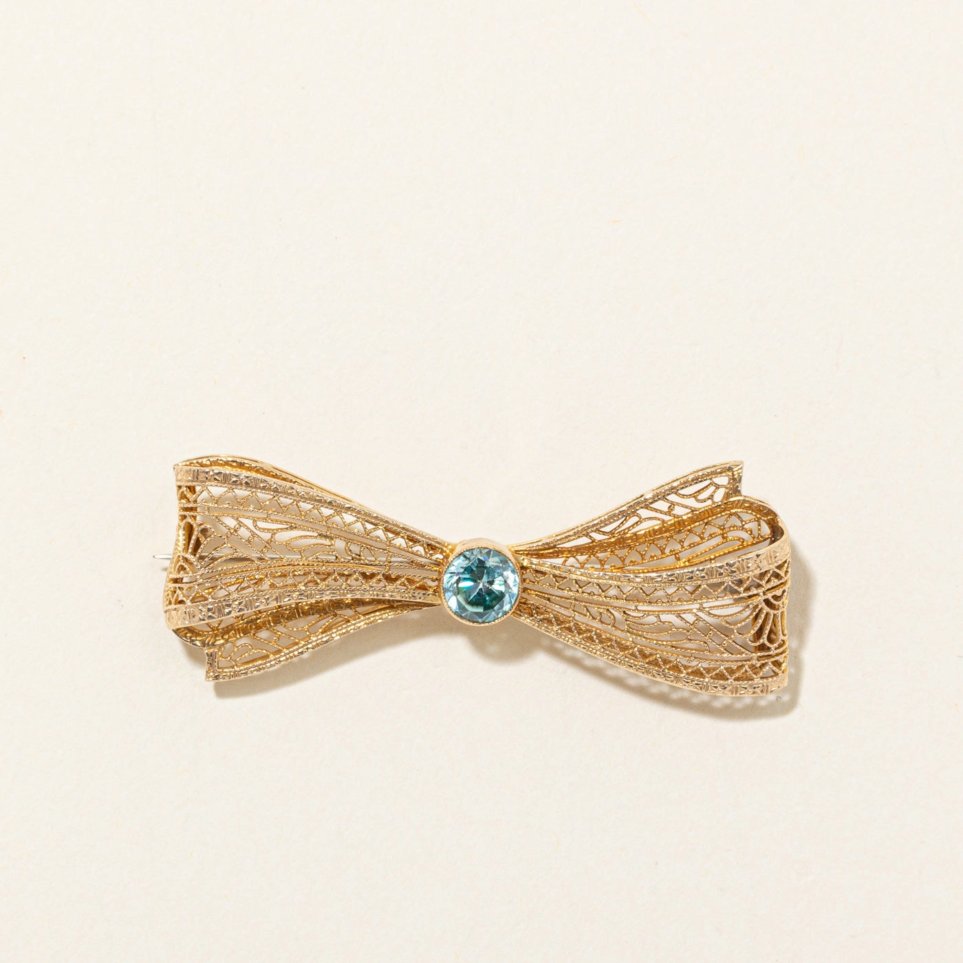 Luxe Look Elegant Charm Bezel Set Blue Zircon Filigree Bow Brooch | 1.10ct