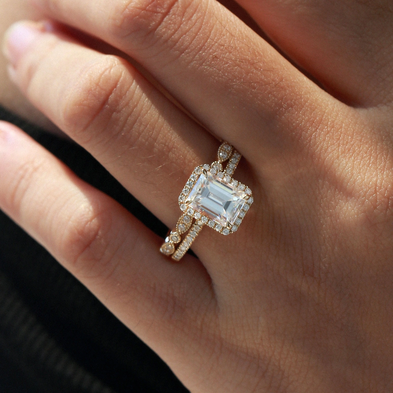 Special Accent Simple Accent Black Gold Emerald & Moissanite Halo Gold Ring Set 2pcs