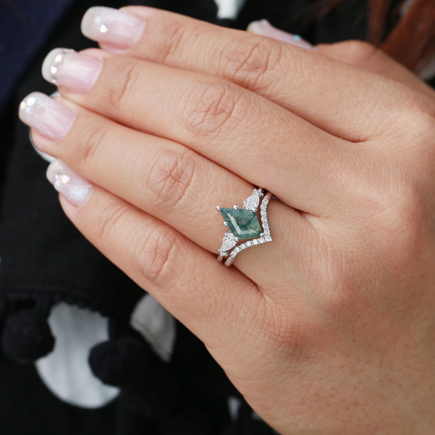 Black Gold Kite Moss Agate Three Stones Engagement Ring Set 2pcs Artistic Display Timeless Shine