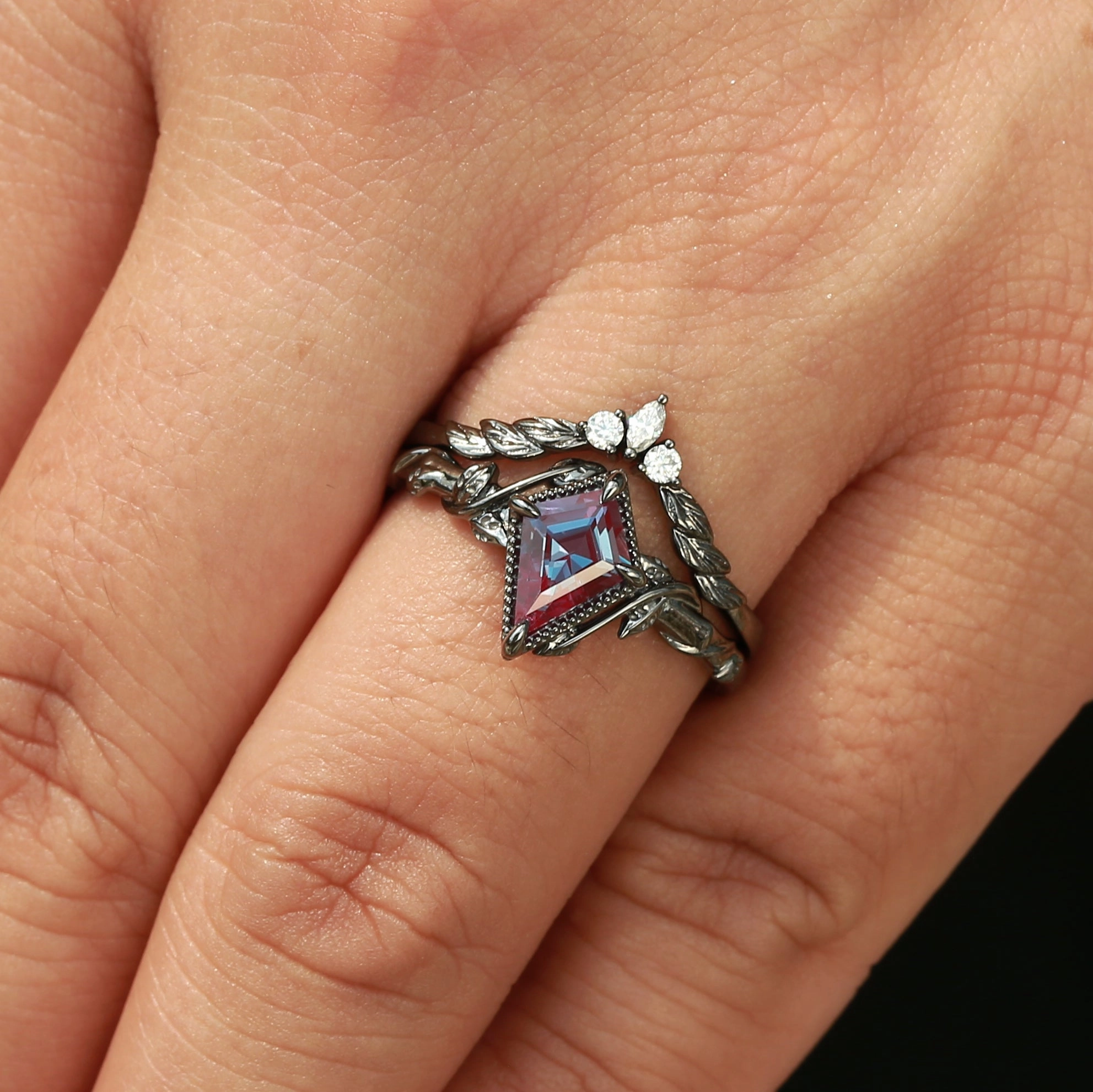 Groundbreaking Design Black Gold Lab Alexandrite Leafy Inspired Engagement Ring Sets 2pcs