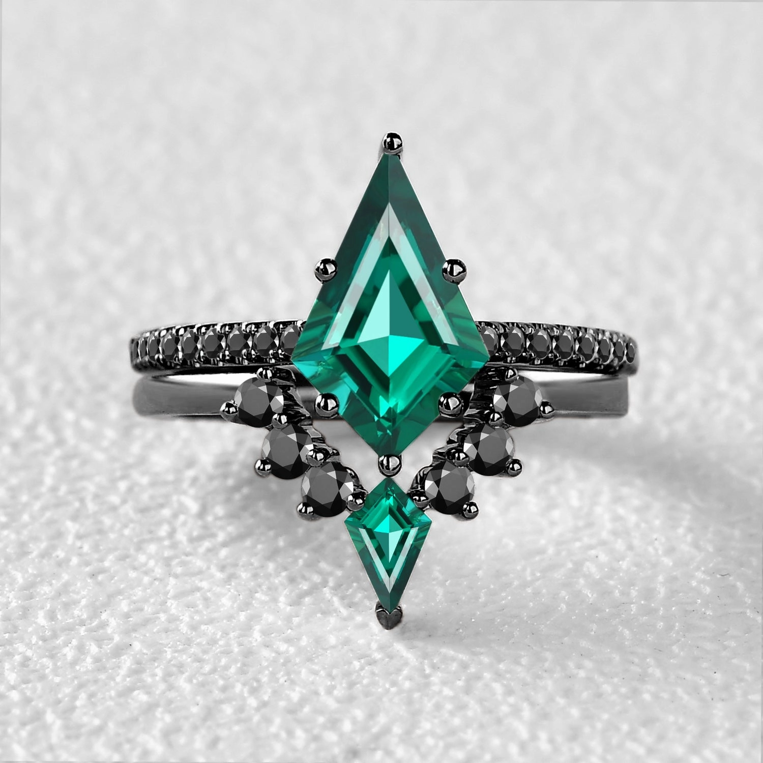 Timeless Beauty Black Gold Women Unique Kite Emerald Engagement Ring Sets 2pcs