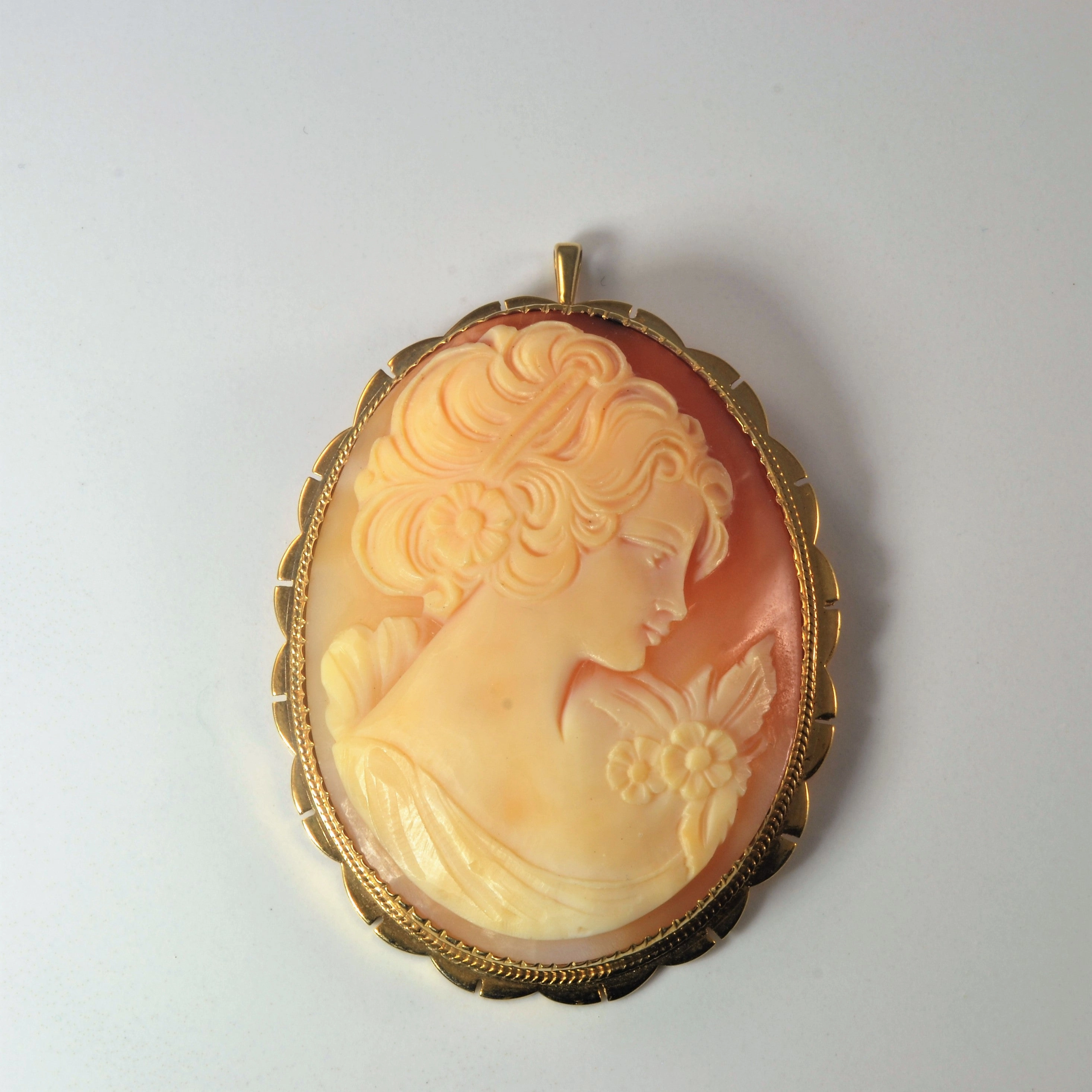 Premium Accent Cameo Pendant/Brooch |
