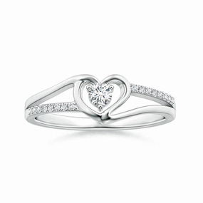 Model Mood Lab Grown Diamond Heart Design Solitaire Promise Ring