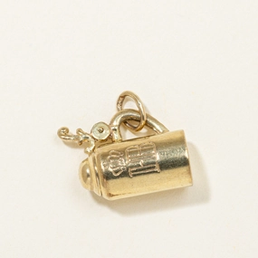 8K Yellow Gold Engraved Hofbr?u M??nchen Stein Charm Playful Shine Effortless Elegance