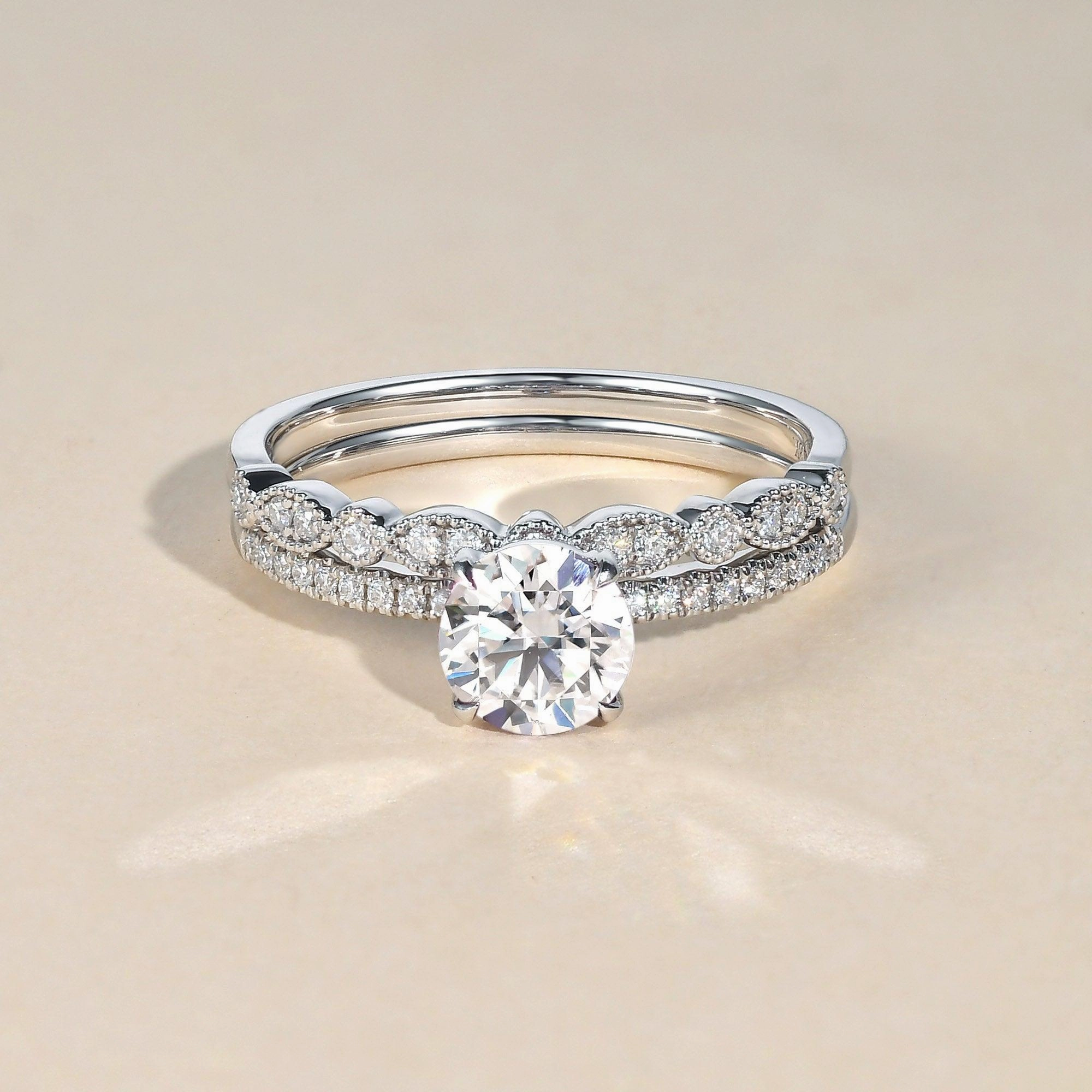 Simple Glow 1.0ct Round Cut Moissanite 4 Prongs Gold Ring Set 2pcs