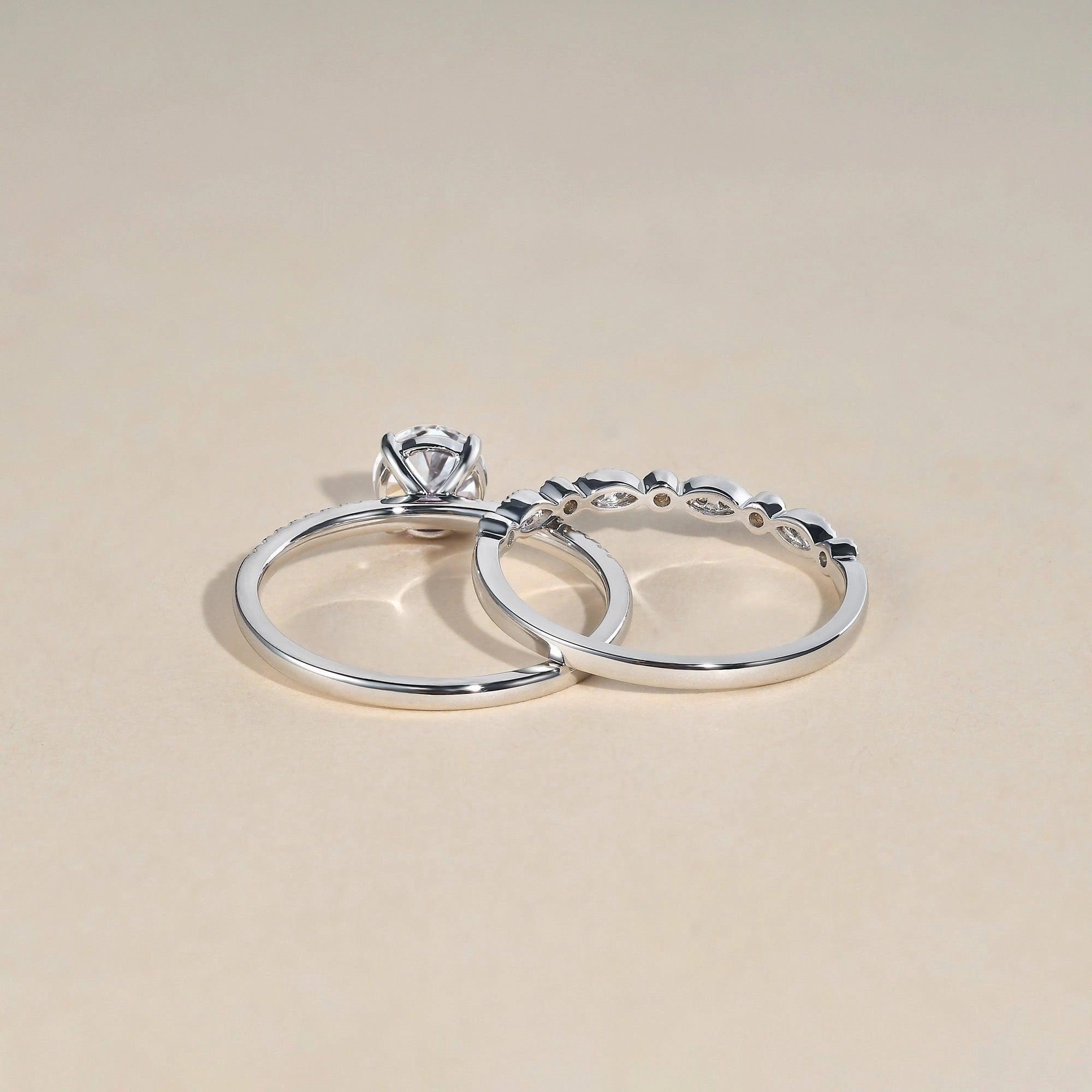 Weekend Look 1.0ct Round Cut Moissanite 4 Prongs Gold Ring Set 2pcs