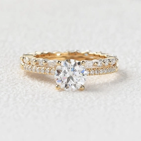 Round Cut 4 Prongs Moissanite Engagement Ring Set 2pcs Dynamic Shape Elegant Detailing