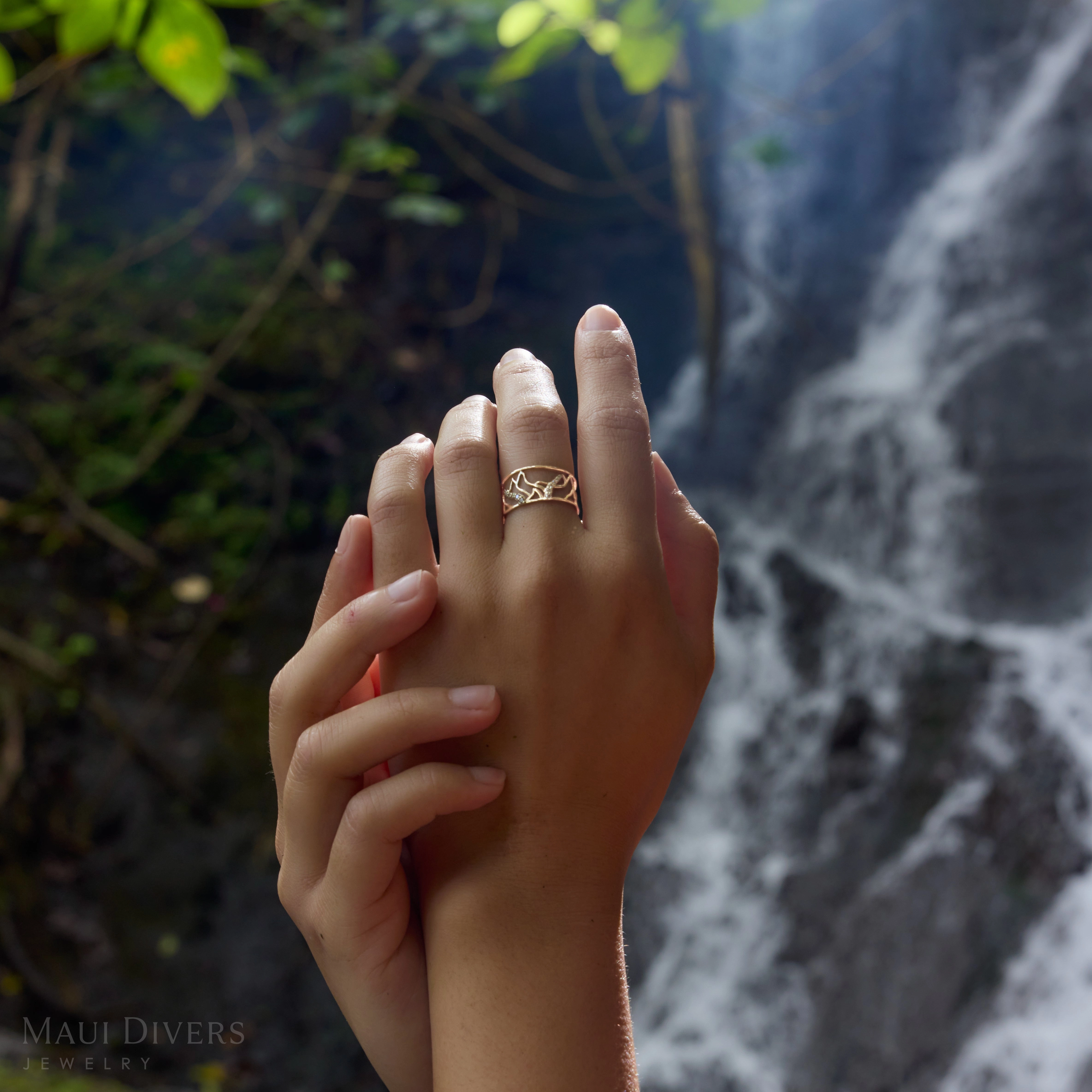 Artisan Accent Ko?olau Waterfall Ring in Gold with Diamonds - 10mm