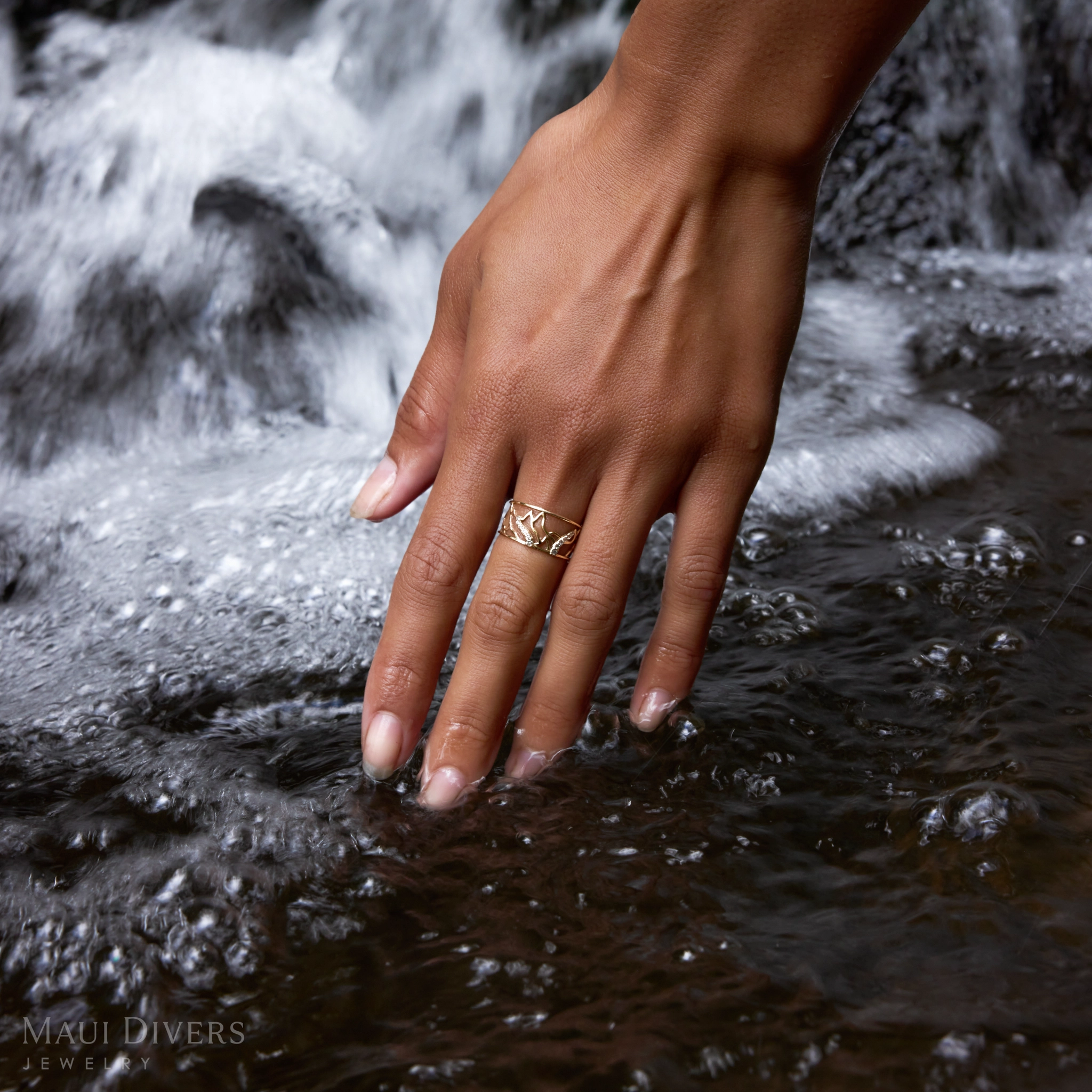 Ko?olau Waterfall Ring in Gold with Diamonds - 10mm Captivating Accent