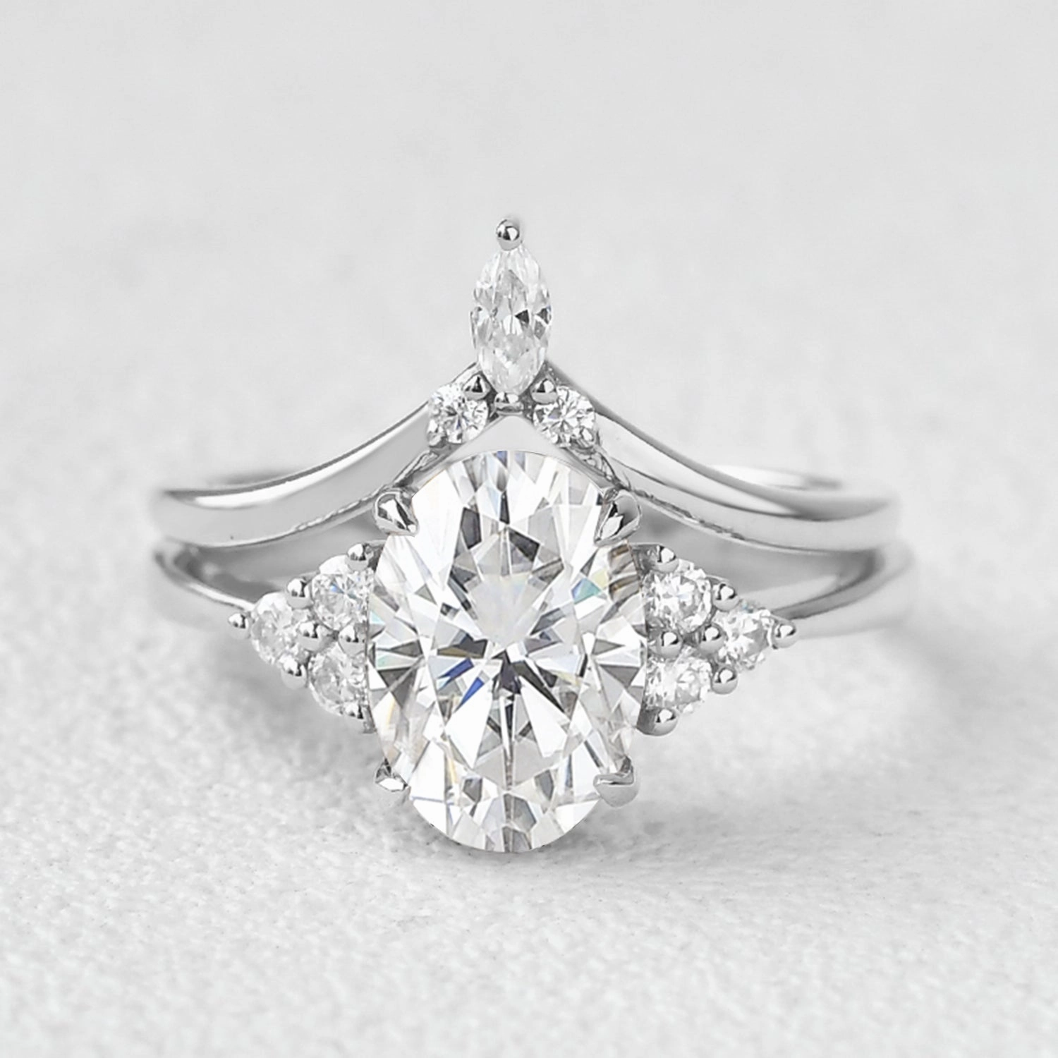 Balanced Highlight 2.0ct Oval Cut Moissanite Vintage Gold Ring Set 2pcs