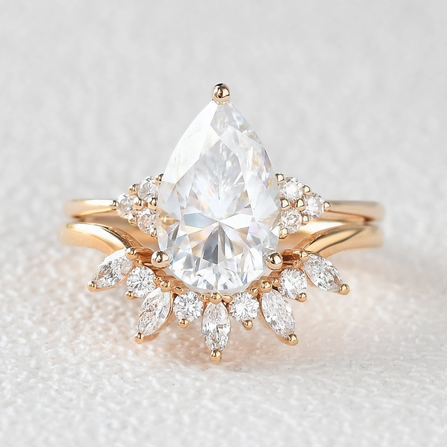 4.0ct Pear Moissanite Cluster Engagement Ring Set 2pcs Weekend Outfit Textured Layers