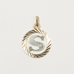 Vintage Italian 18k Yellow Gold Letter S Initial Charm Elegant Fashion Neat Detail
