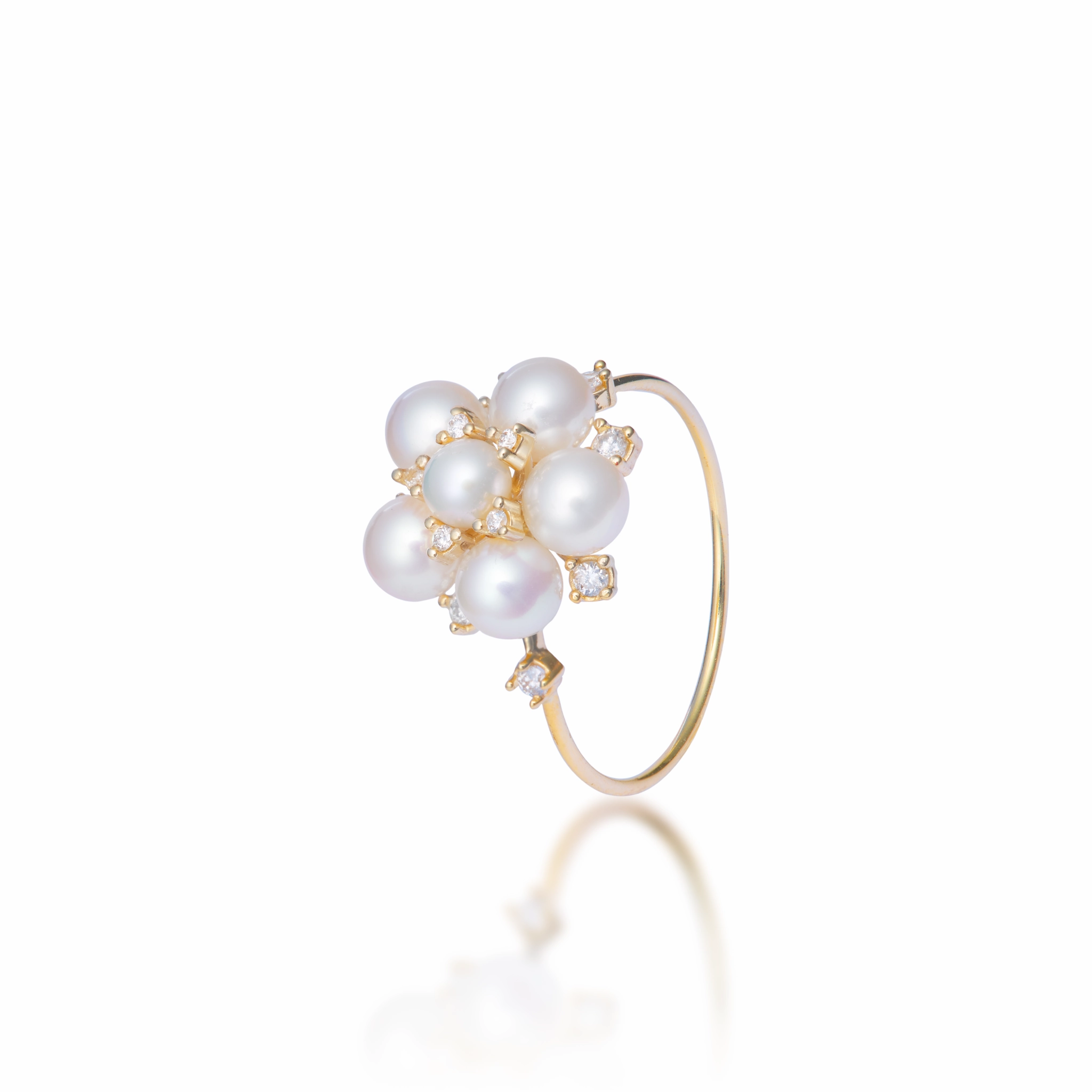 Gleaming Detail Vibrant Finish Tiny Bubbles Freshwater White Pearl Ring in Gold with Diamonds