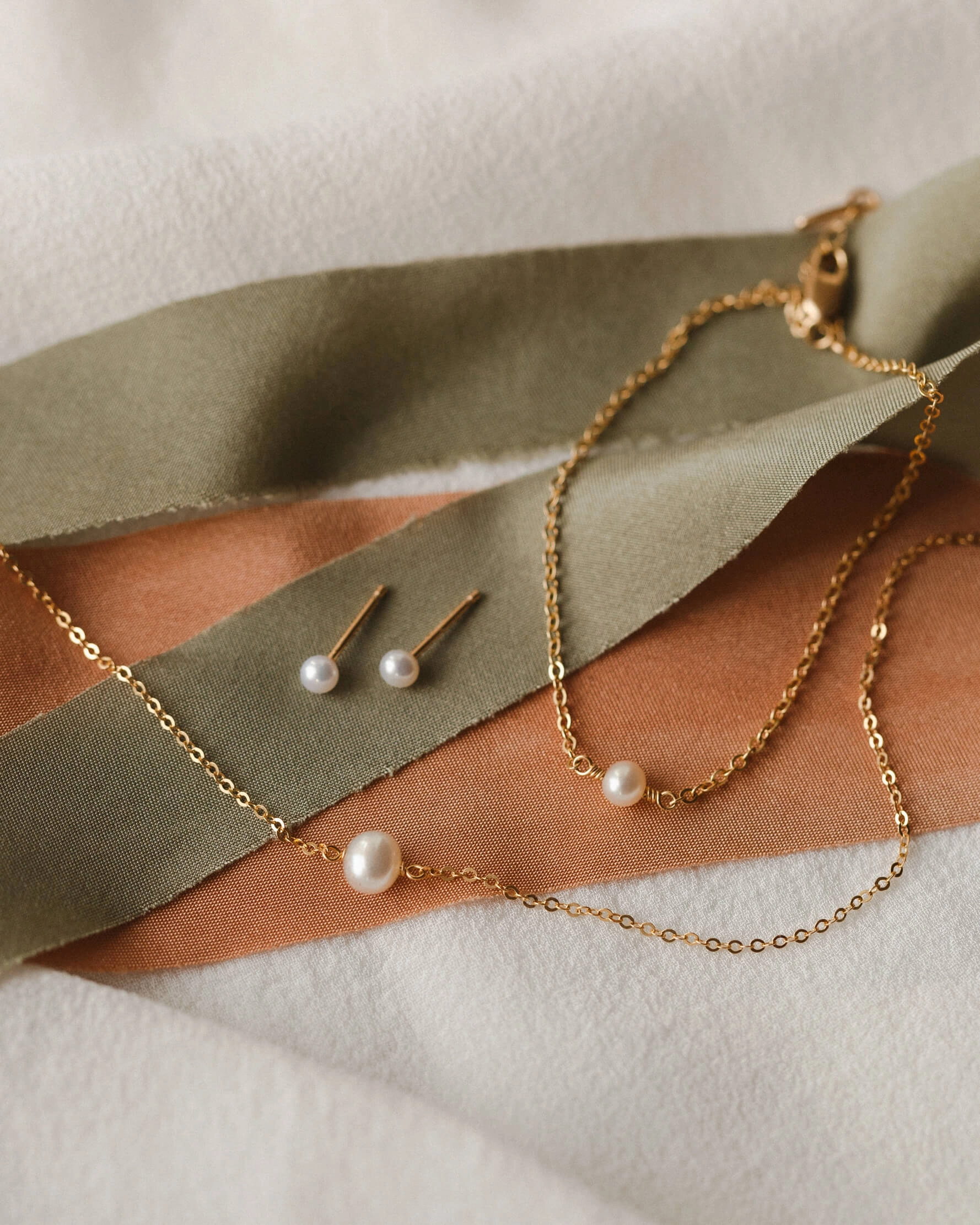 Essential Pearl Set Lively Spark