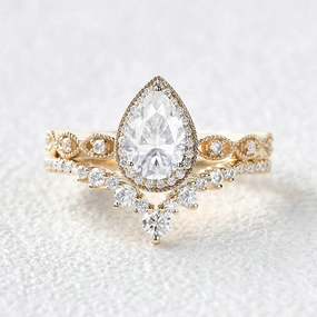 Vintage Pear Shaped Moissanite Yellow Gold Ring Set 2pcs Detail Focus Polished Form
