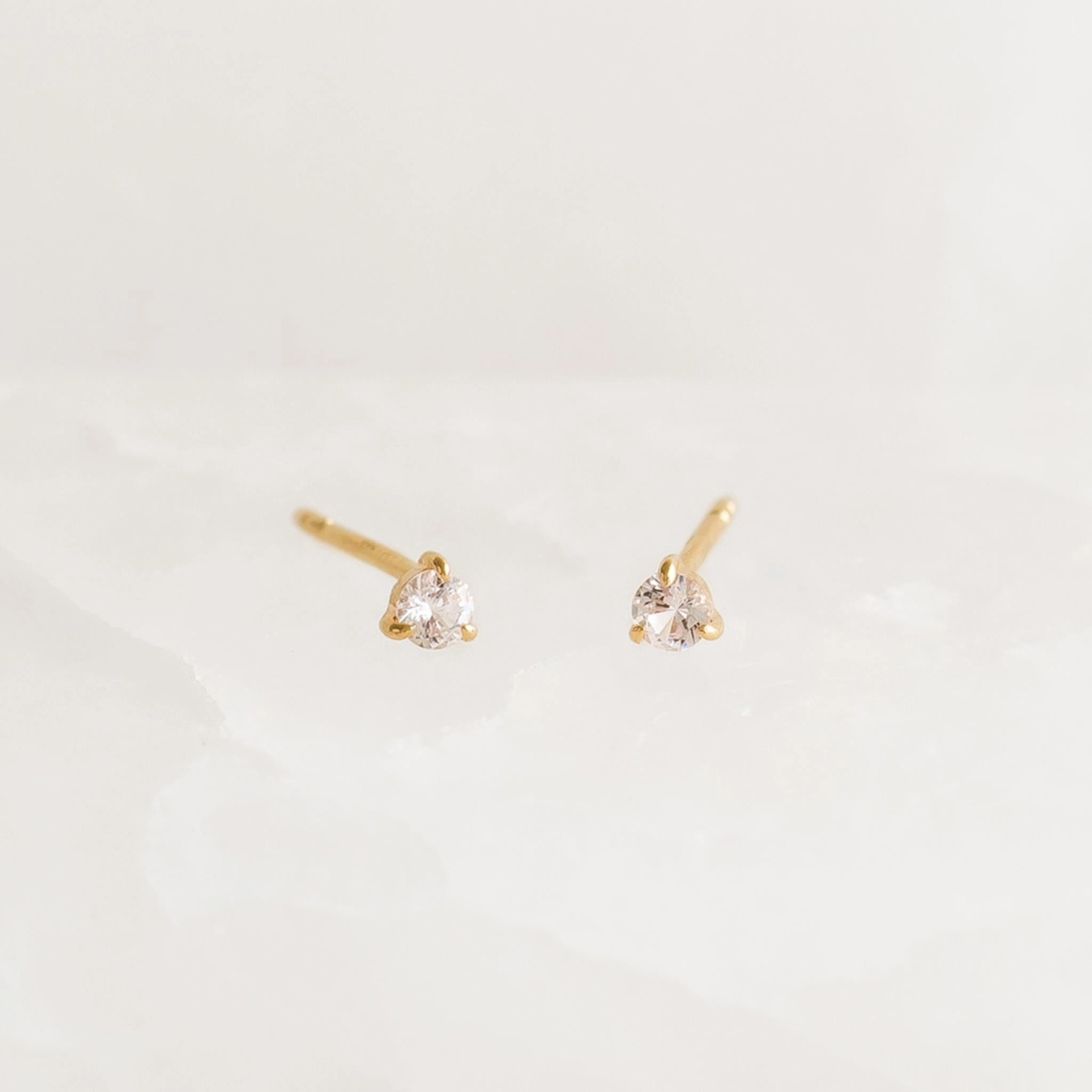 Signature Style Handmade Elegance April Birthstone Stud Earrings 14k Gold - White Sapphire