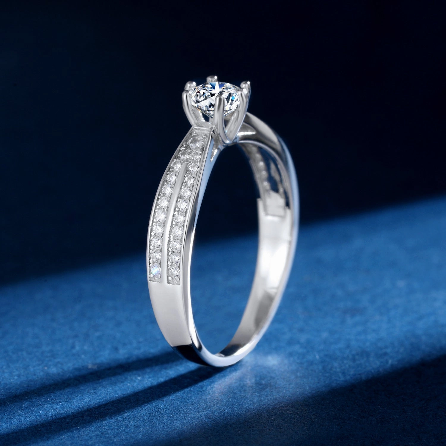 Solitaire Split Shank Engagement Ring | S925 | Moissanite Morning Light Stylish Look