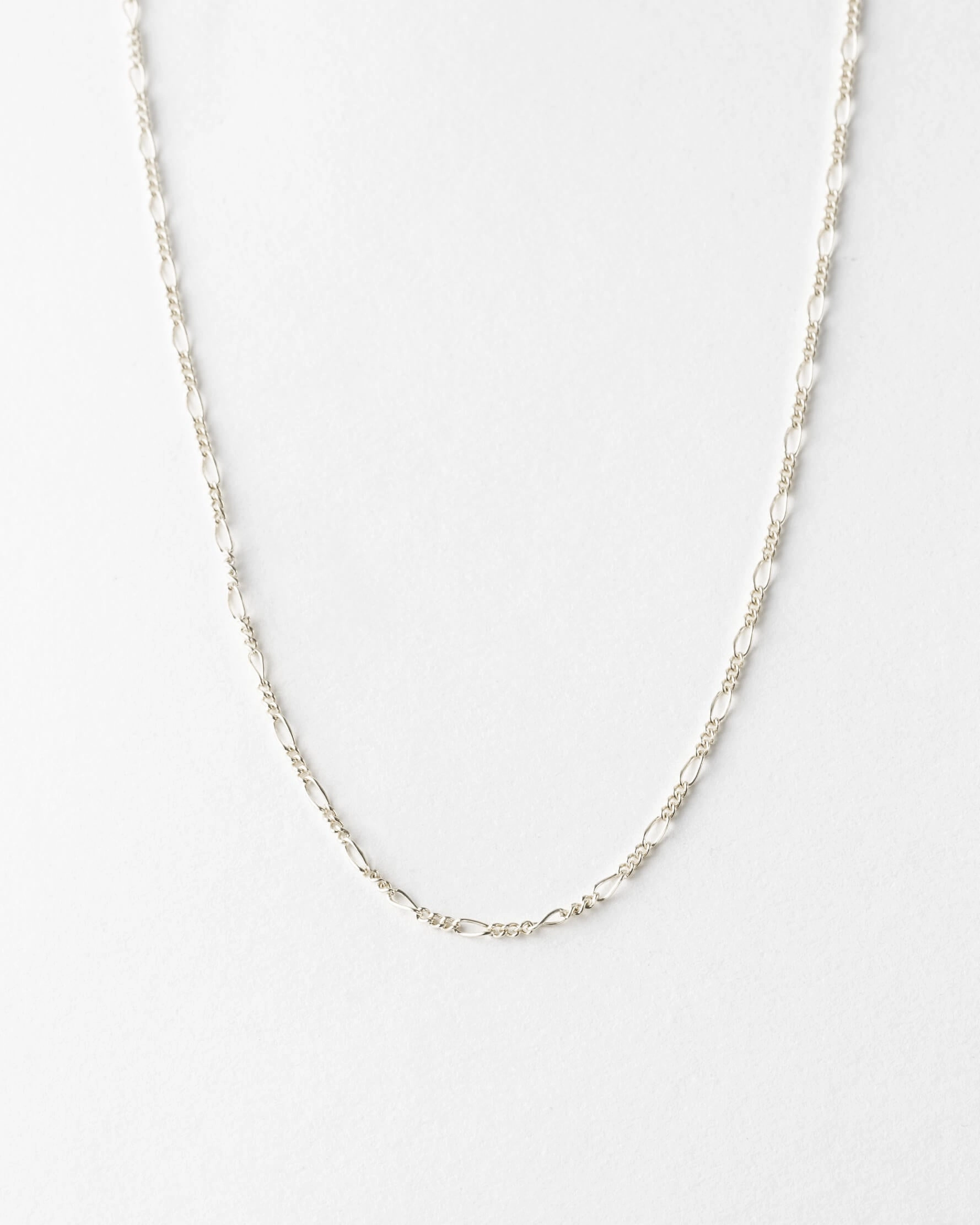 Gleaming Accent Elegant Touch Pieces Figaro Chain