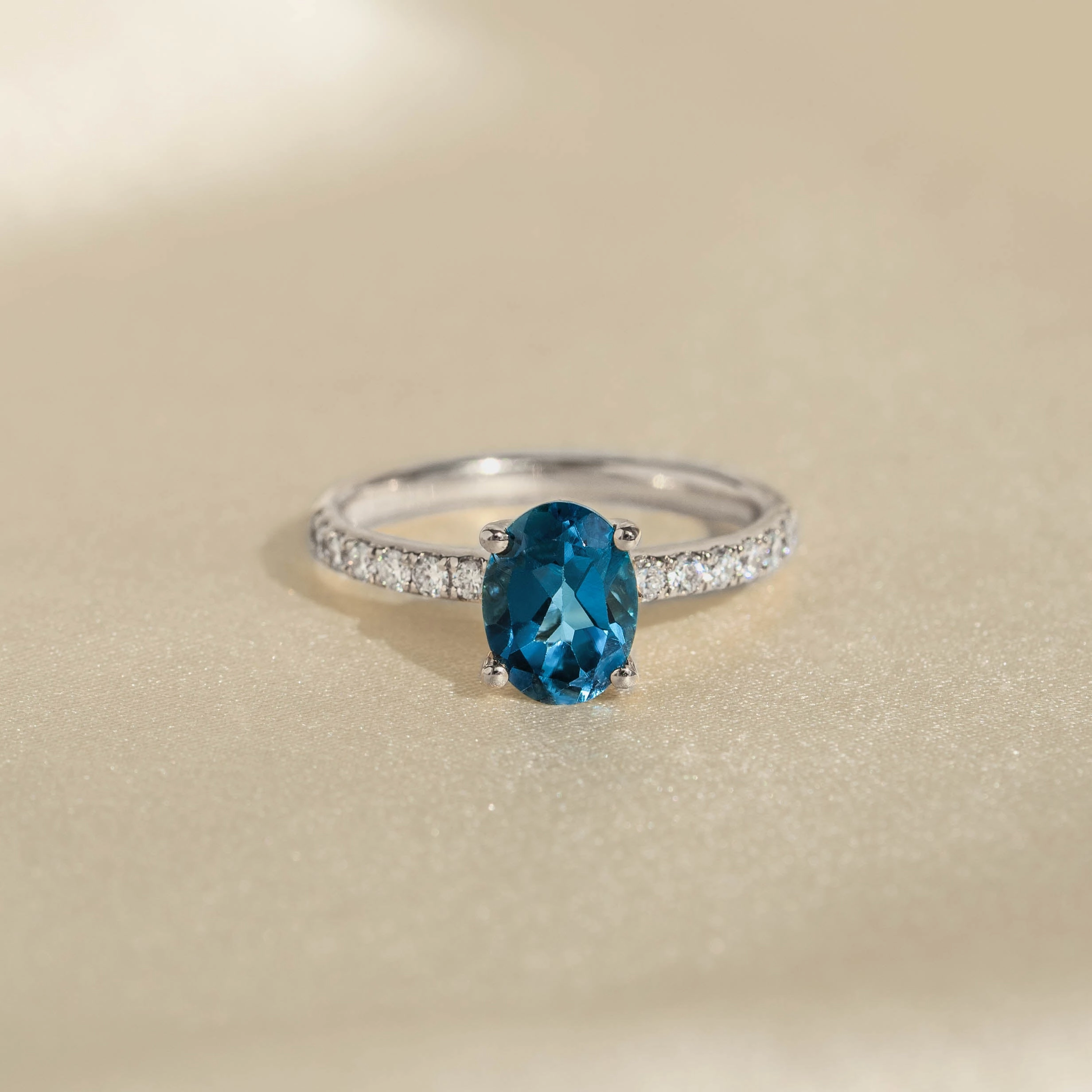 Oval London Blue Topaz and Diamond Ring White Gold - Minette Impeccable Highlight