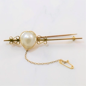 Sleek Detailing Edwardian Baroque Pearl Brooch | 7.50ctw |
