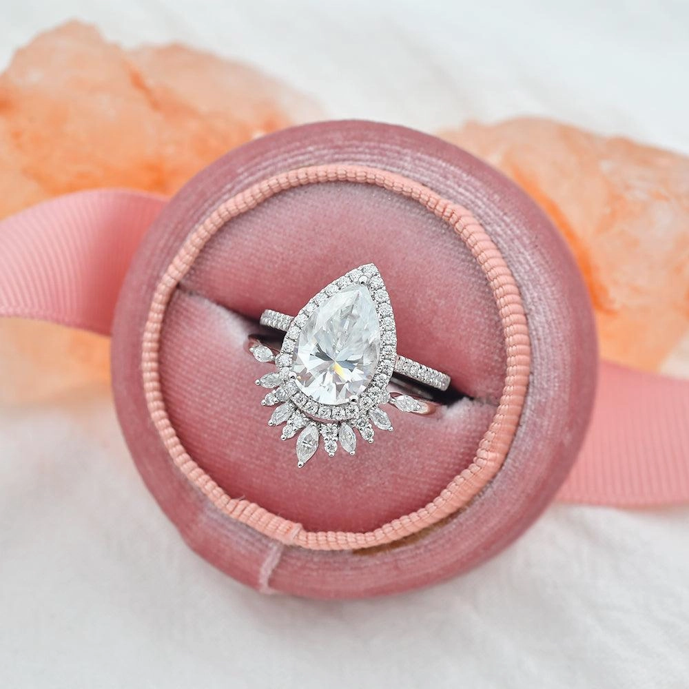 Clean Style 3.5ct Pear Shaped Moissanite White Gold Halo Ring Set 2pcs