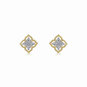 Contemporary Detail Raised-Edge Clover Diamond Studs with Centered Sparkle