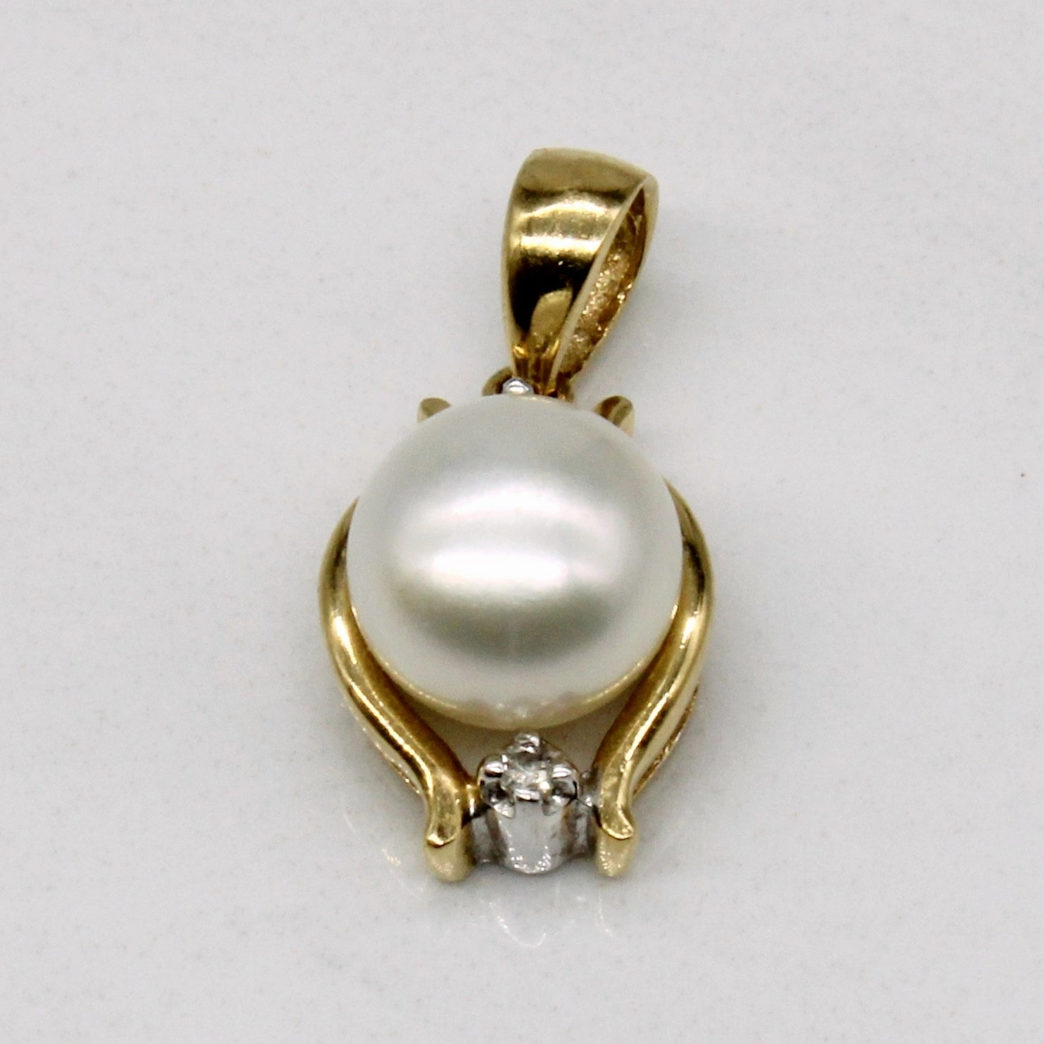 Pearl & Diamond 18k Pendant | 0.01ctw | Sparkling Jewelry Design Wedding Outfit