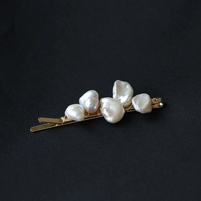 Parisian 14K Gold Laurel Baroque Pearl Hair Clip, Freshwater Pearl Hairpin, Wedding Barrette Enchanted Detail