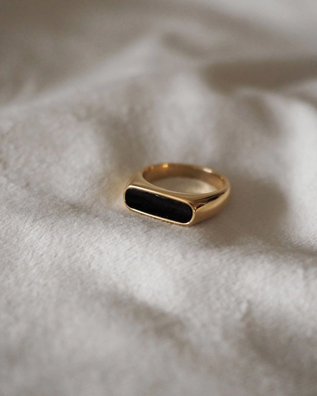 Jeanne Agate & Mother of Pearl 18K Petite Signet Ring | Slim Band Signet Ring Slim Band Signet Ring Occasion Ready Exclusive piece