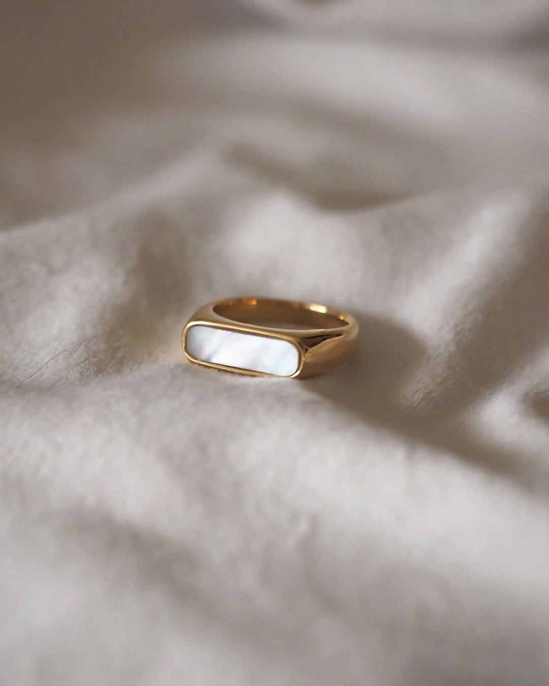 Jeanne Agate & Mother of Pearl 18K Petite Signet Ring | Slim Band Signet Ring Slim Band Signet Ring Radiant Gem