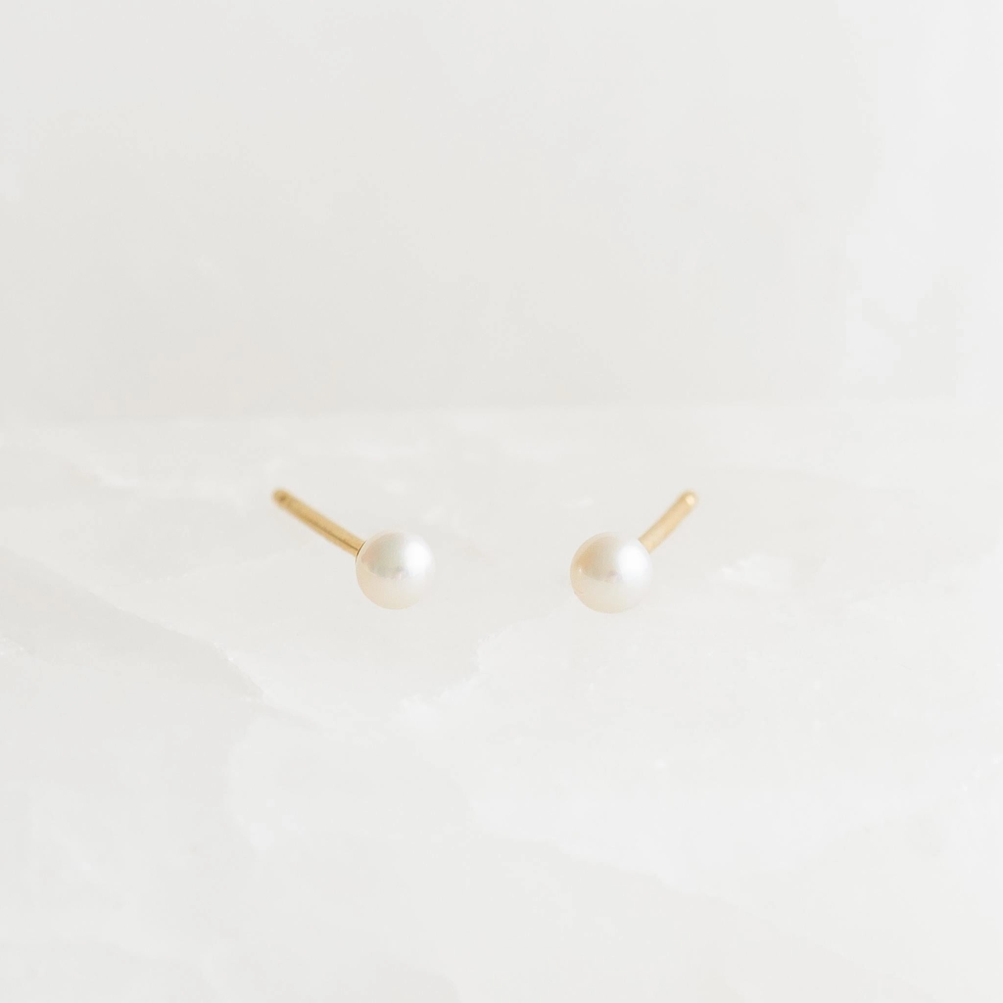 June Birthstone Stud Earrings 14k Gold - Pearl Exclusive piece Cool Texture