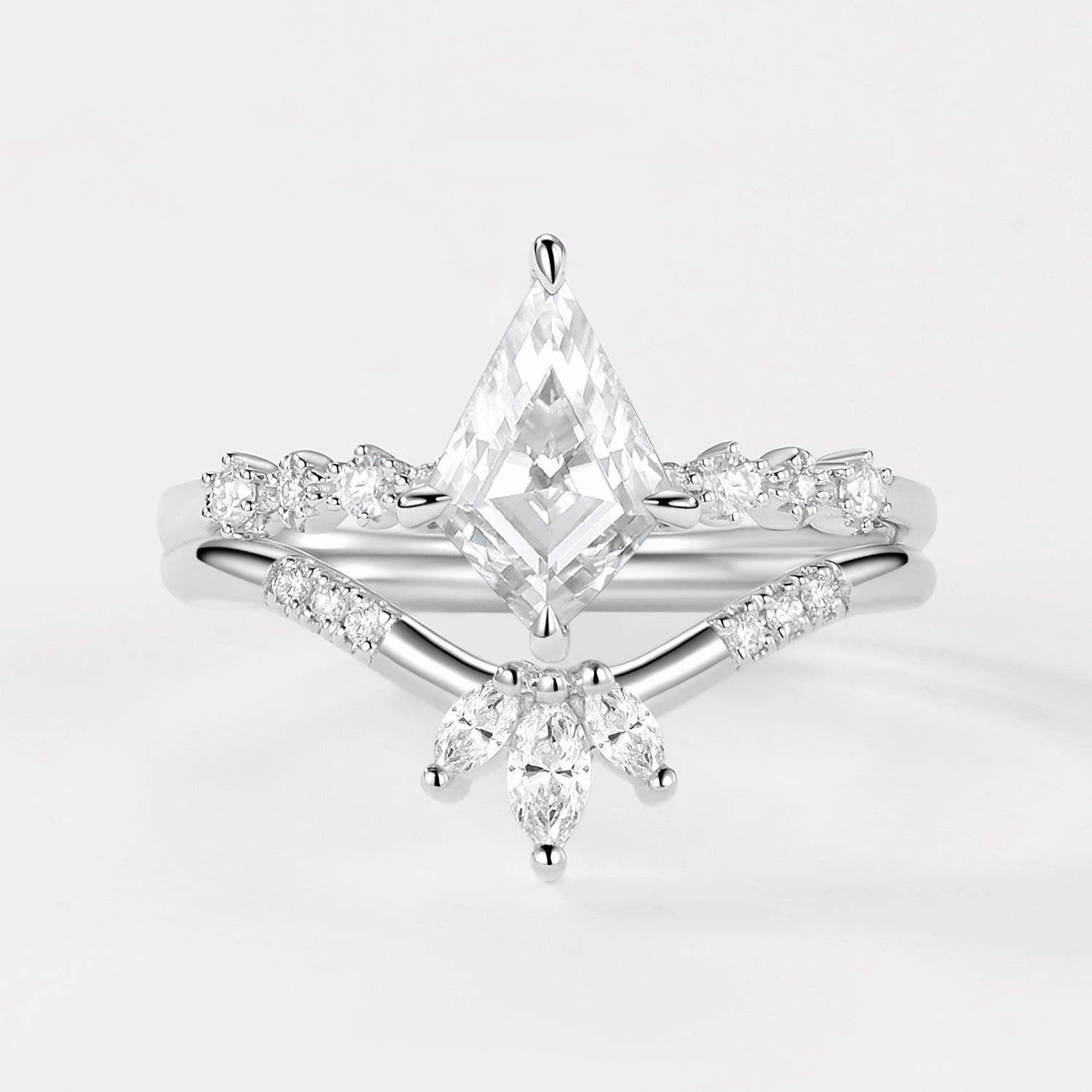 Kite Cut Moissanite Stacking Engagement Ring Sets 2pcs Subtle Mood