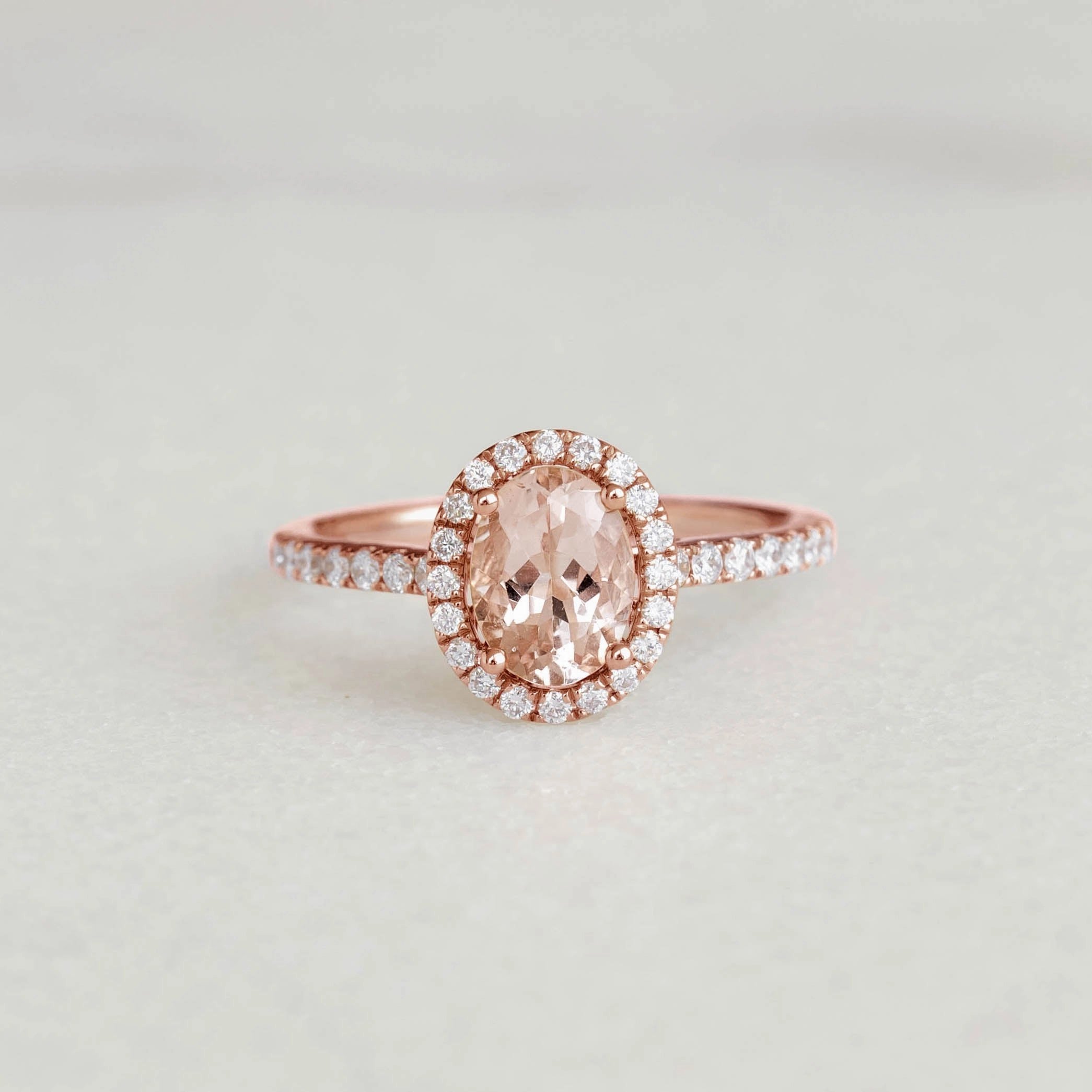 Pastel Look Shining Piece Oval Morganite Halo Ring Rose Gold - Suna