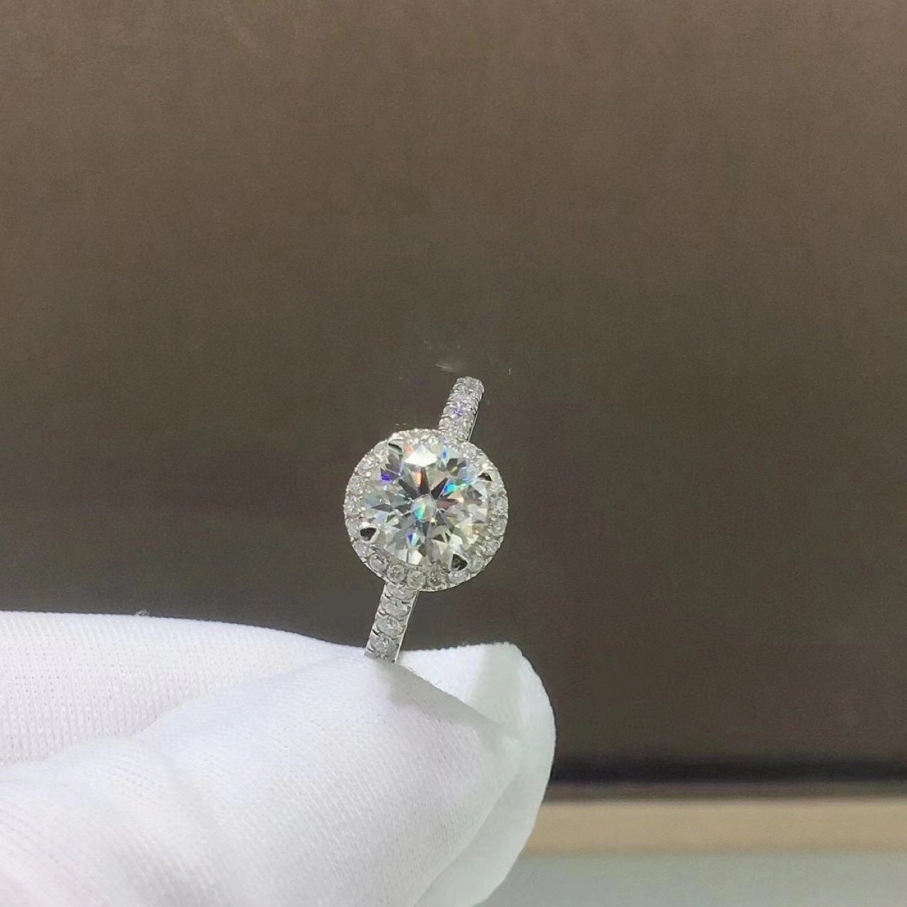 Neutral Mood Round Brilliant Halo Diamond Engagement Ring | S925 | Moissanite